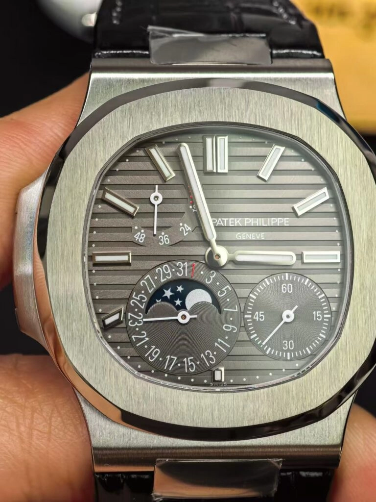 Корпус Patek Philippe 5712G Patek Philippe 5712G с серым циферблатом и платиновым корпусом