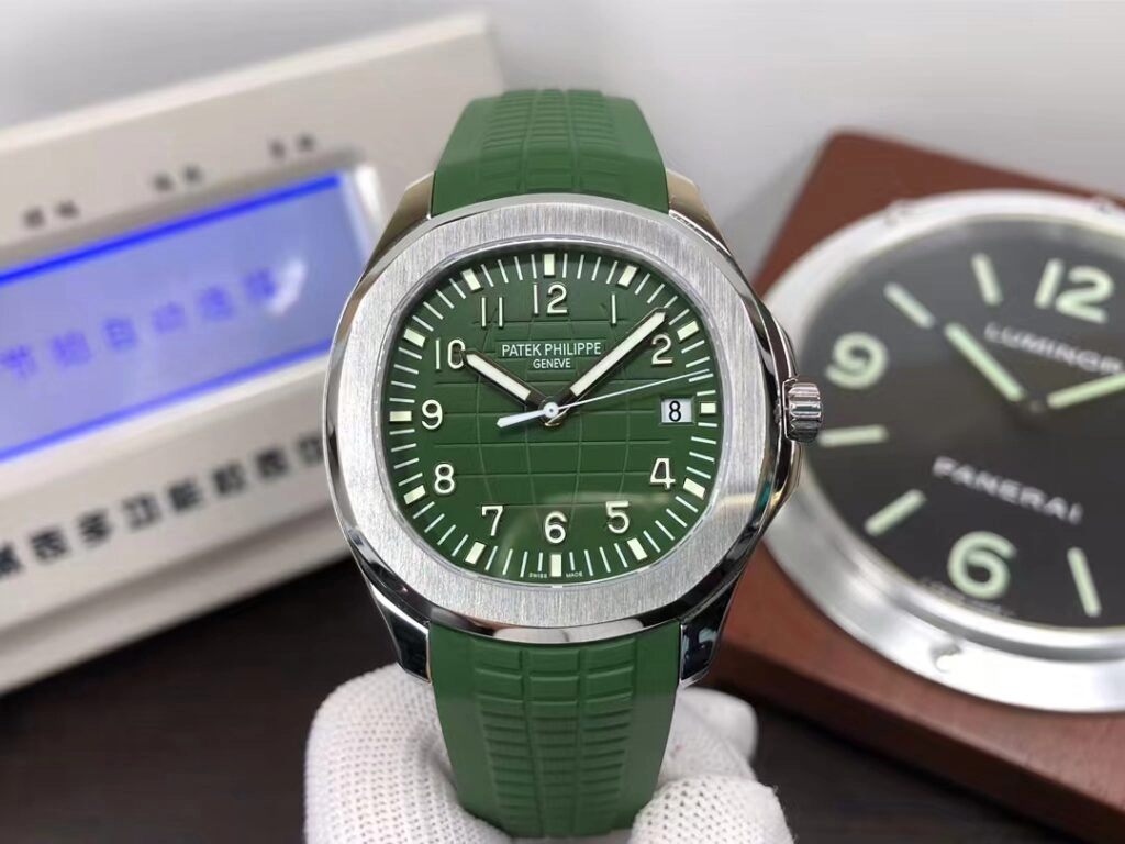 Patek Philippe Aquanaut 5168G от 3K с ярко-зелёным циферблатом и ремешком