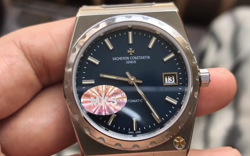 Циферблат Vacheron Constantin 222 при солнечном свете