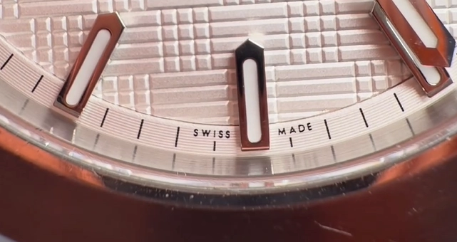 Печать SWISS MADE на циферблате V7