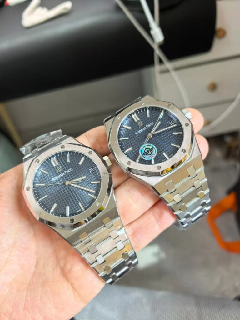 Сравнение версий синего AP Royal Oak 15500