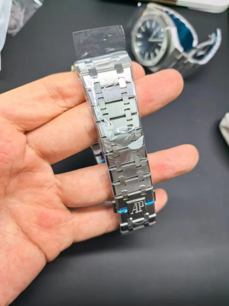 Модель AP 15510 VS Модель AP 15510 от VS Factory с зелёным циферблатом