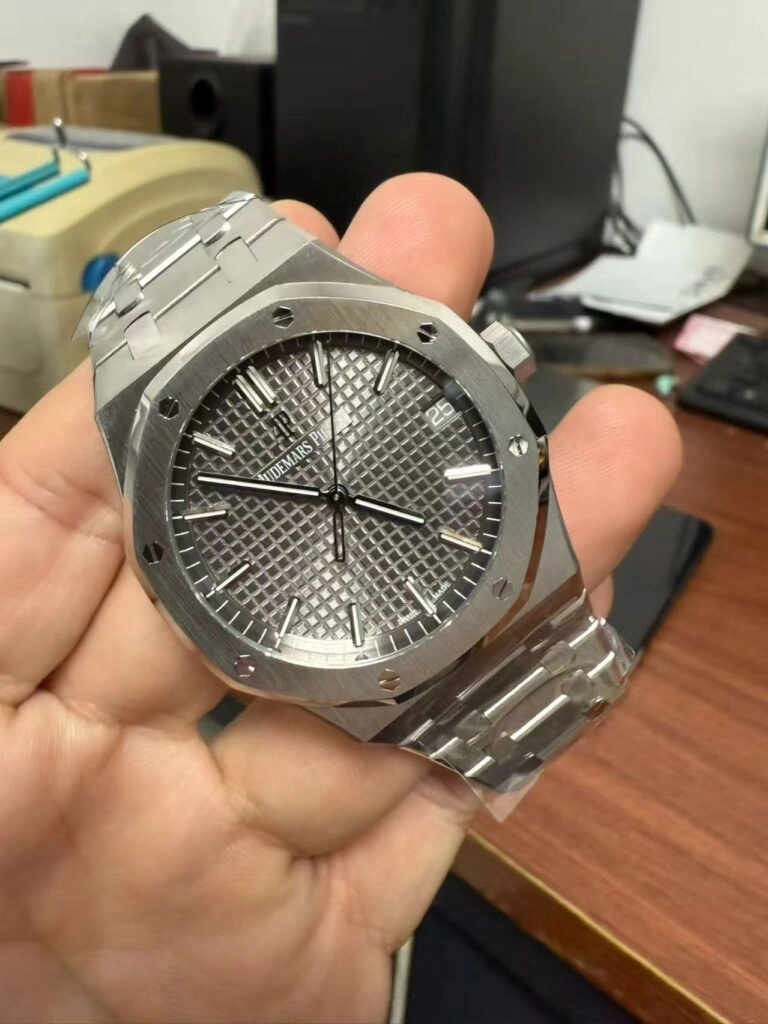 Серый циферблат VS 15500 VS AP 15500 с серым циферблатом