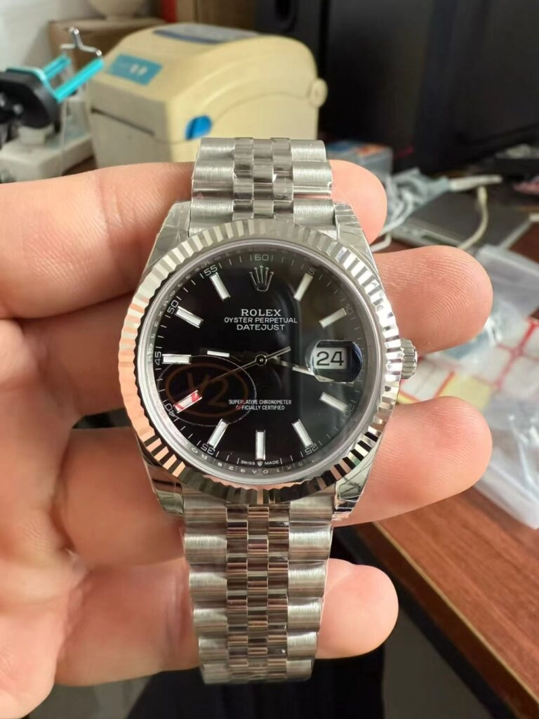 Чёрный VS Datejust V2 VS Datejust V2, чёрный циферблат