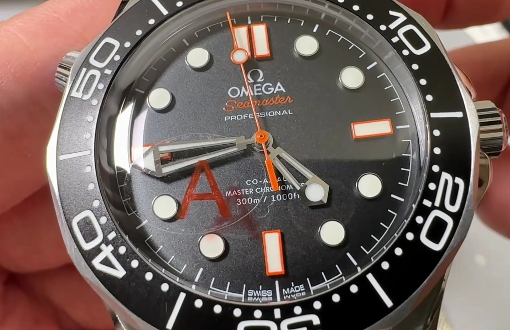 Надписи на циферблате Детали надписей на циферблате Omega Seamaster