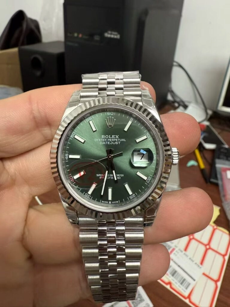 Зелёный VS Datejust V2 VS Datejust V2, зелёный циферблат