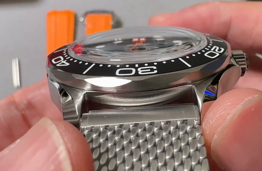 Стекло Omega Seamaster Стекло Omega Seamaster с синим антибликовым эффектом