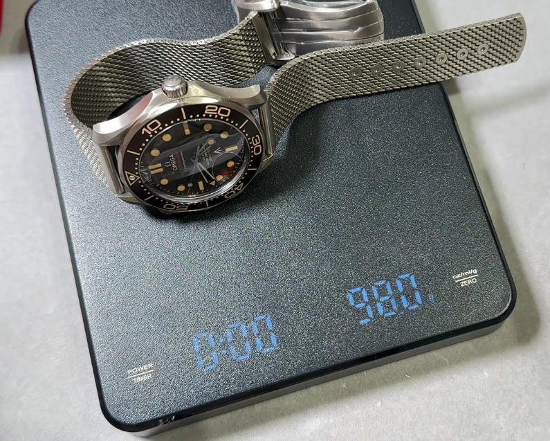 Вес версии No Time to Die Omega Seamaster No Time to Die V4 с указанием веса 98 граммов