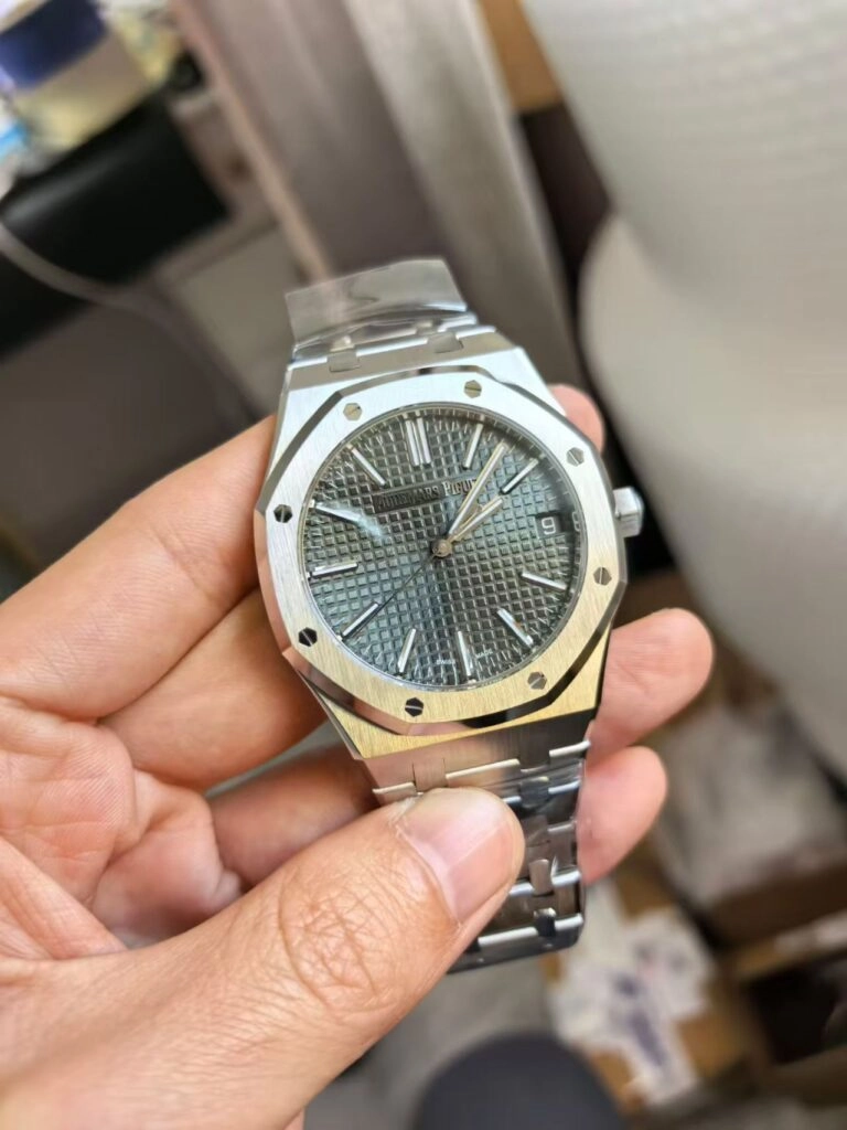 Royal Oak 15510 с зелёным циферблатом Audemars Piguet Royal Oak 15510 с зелёным циферблатом