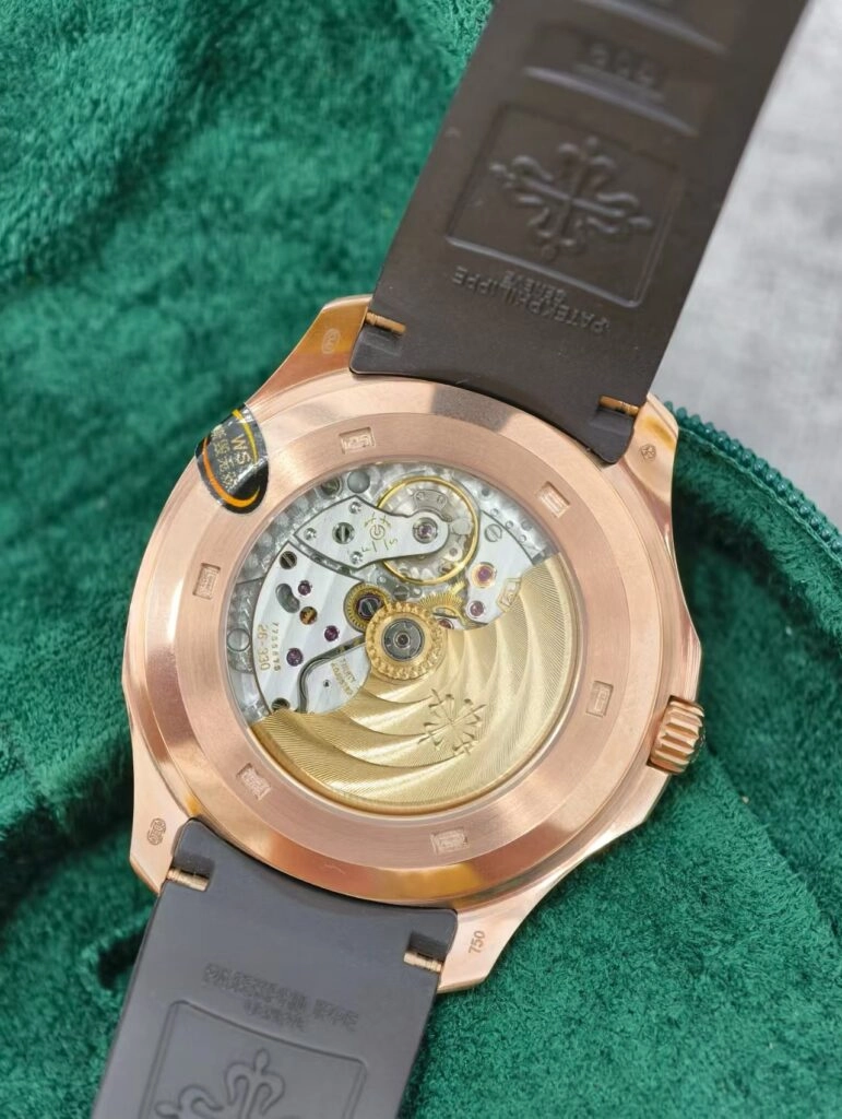 Механизм Aquanaut WS в розовом золоте