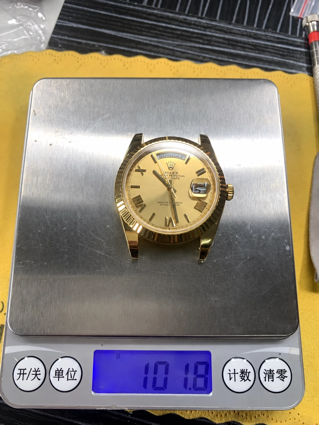 Корпус RC Day-Date на весах