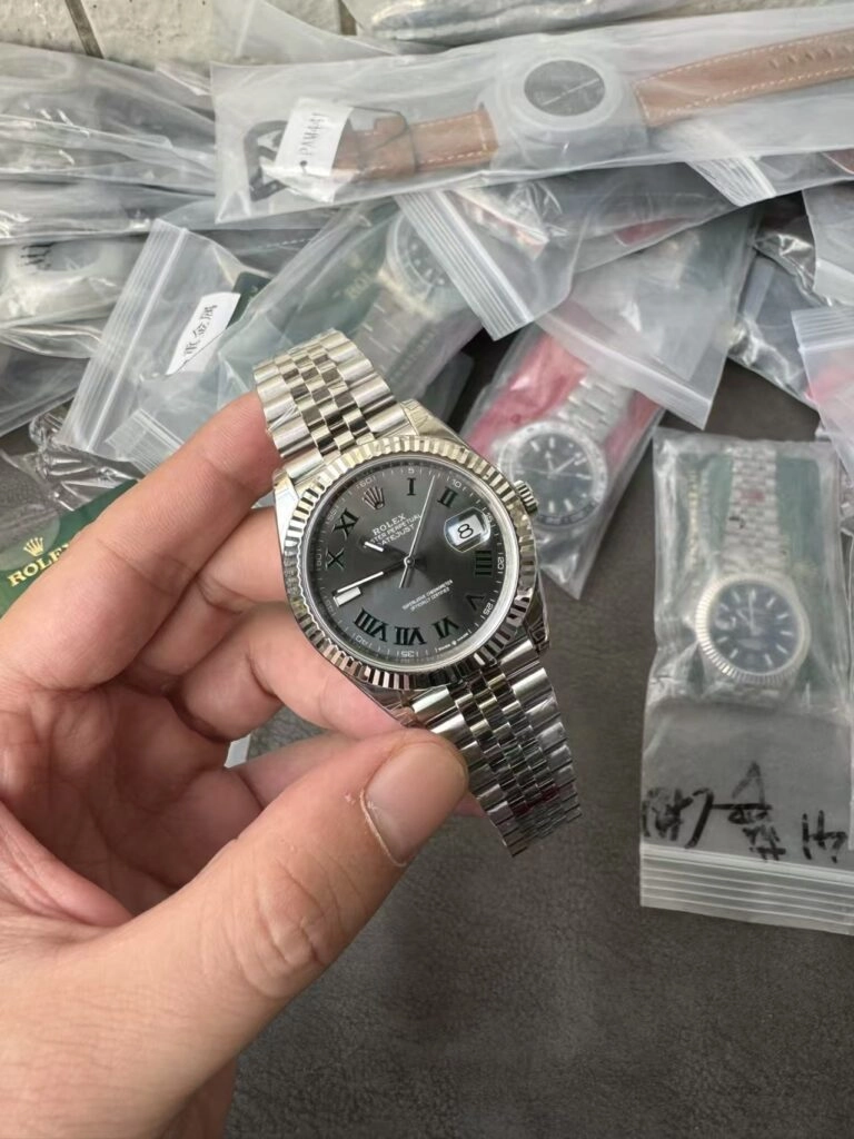 VS Datejust V2 с римскими цифрами VS Datejust V2 с римскими цифрами и зелёным циферблатом