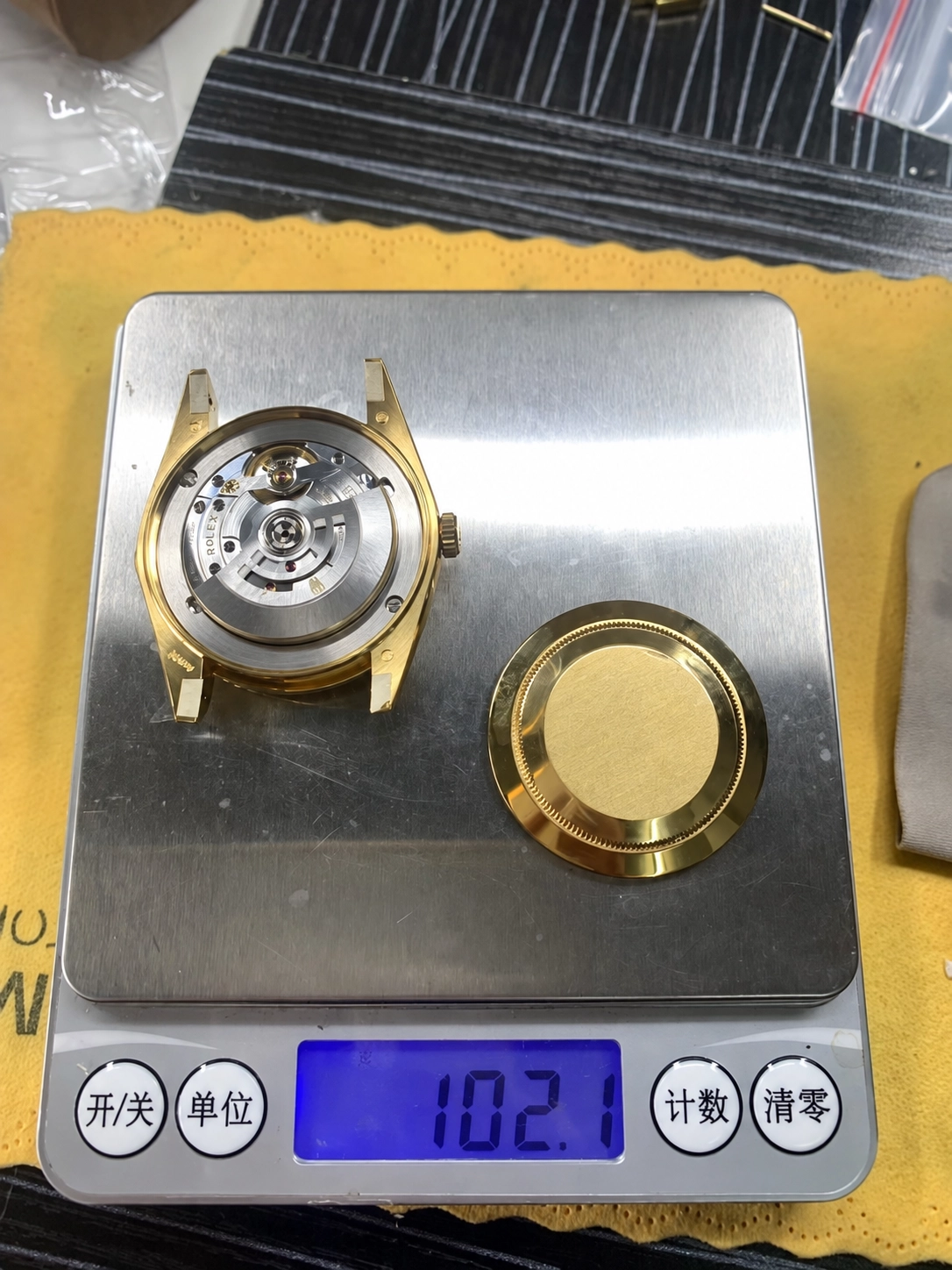 Механизм SH3255 внутри RC Day-Date