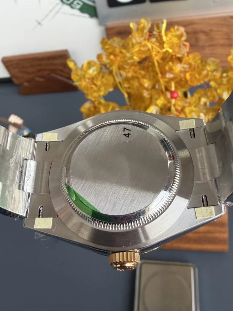 Задняя крышка юбилейного Rolex Oyster Perpetual