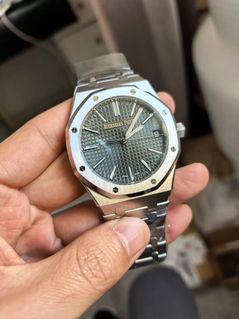 AP 15510 от VS Factory Audemars Piguet 15510 от VS Factory с зелёным циферблатом