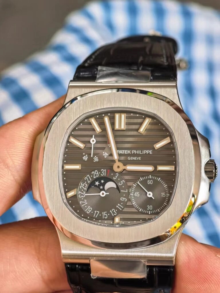 Patek Philippe 5712G в сером цвете Часы Patek Philippe 5712G с серым циферблатом