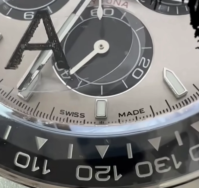 Метки и безель Daytona VS Часовые метки и безель Daytona VS с аккуратной полировкой