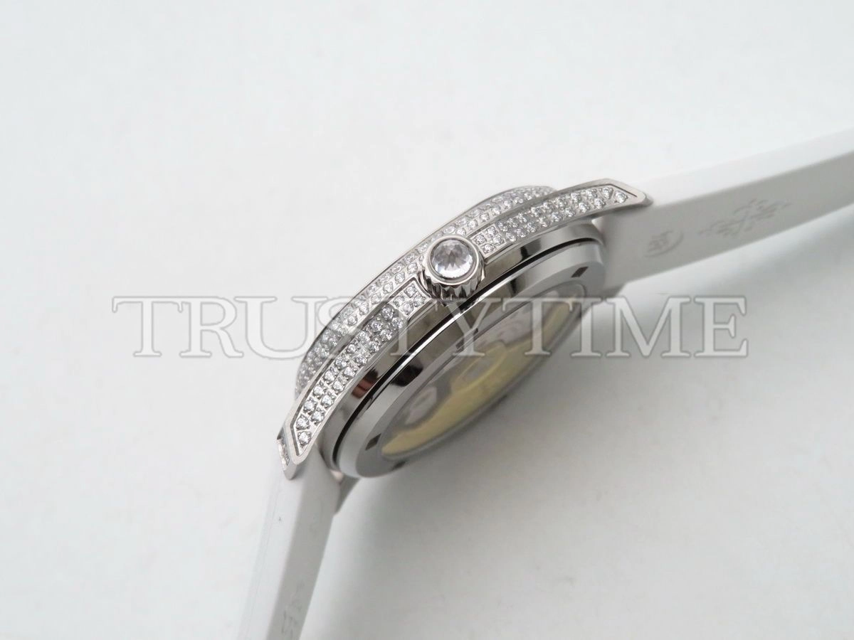 Копия часов Patek Philippe Aquanaut Automatic Ladies 35mm 5069G-011