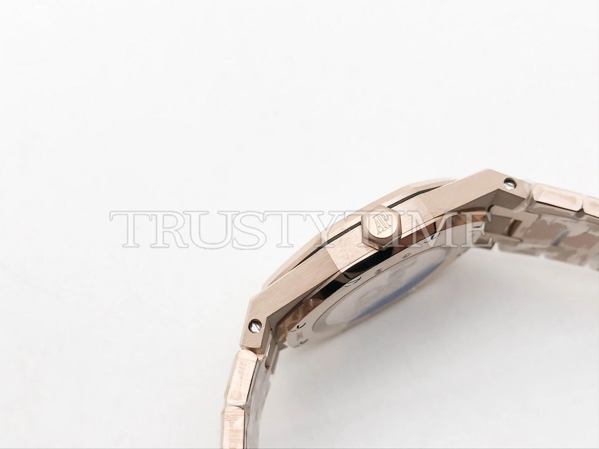 Копия часов Audemars Piguet Royal Oak Ladies 33mm 67651OR.ZZ.1261OR.01
