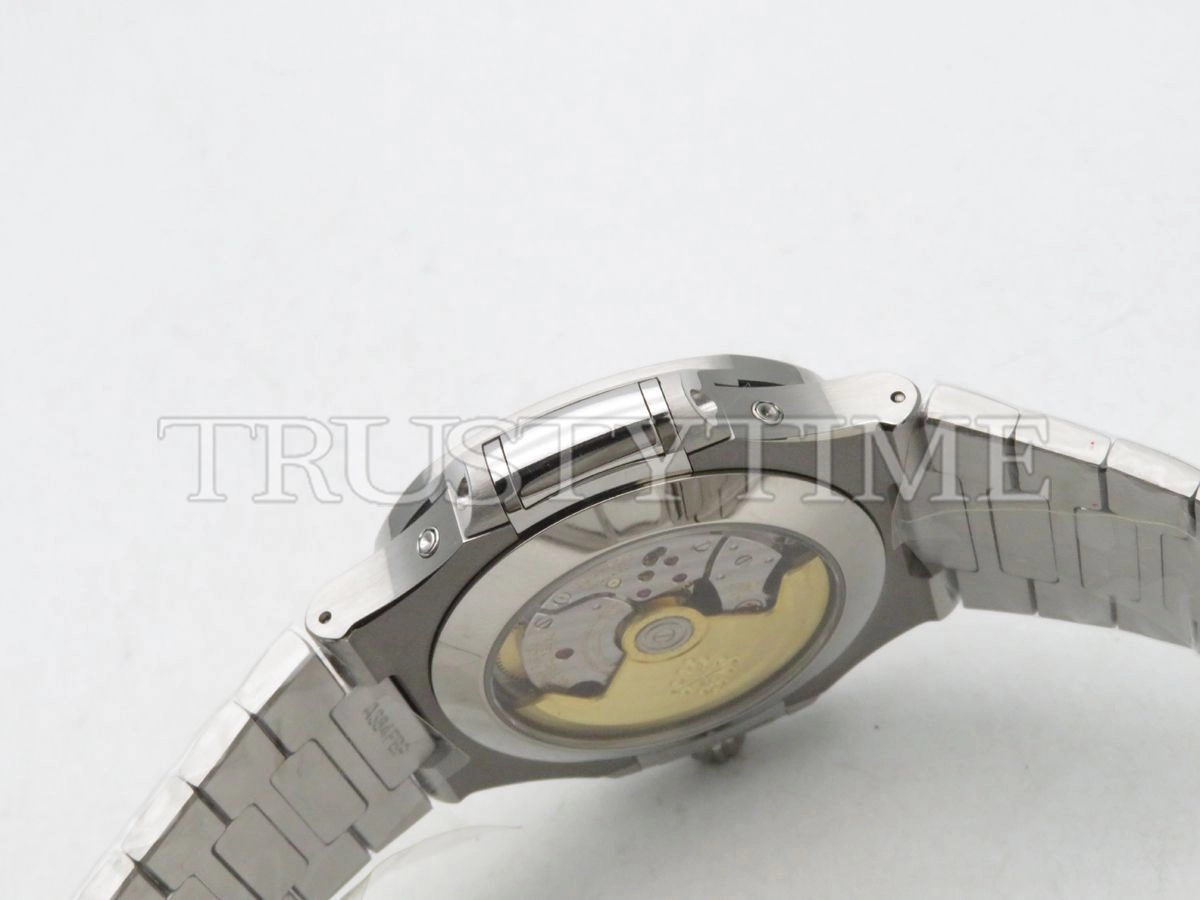 Копия часов Patek Philippe Nautilus Annual Calendar 40,5mm 5726/1A-014