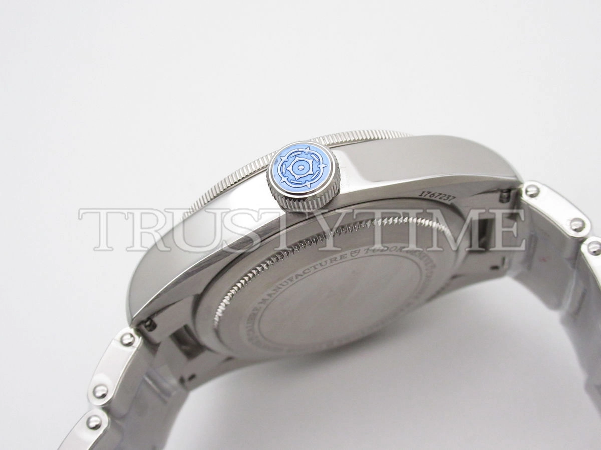 Копия часов Tudor Heritage Black Bay GMT 41mm M79830RB-0001