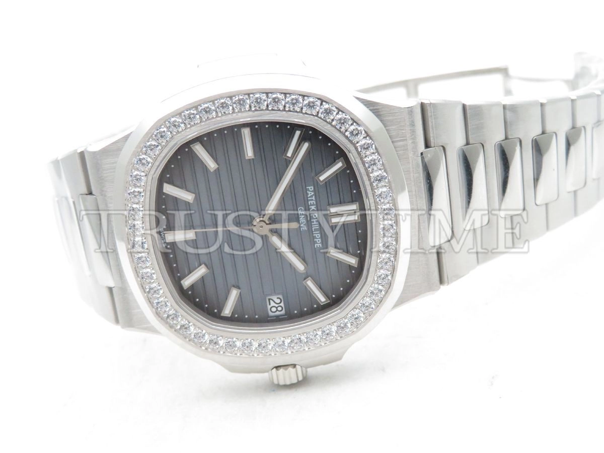 Копия часов Patek Philippe Nautilus 40mm 5713/1G-001