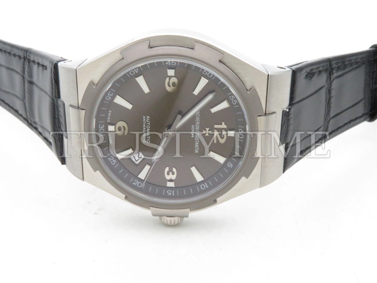 Копия часов Vacheron Constantin Overseas 42mm 47040/000W-9500