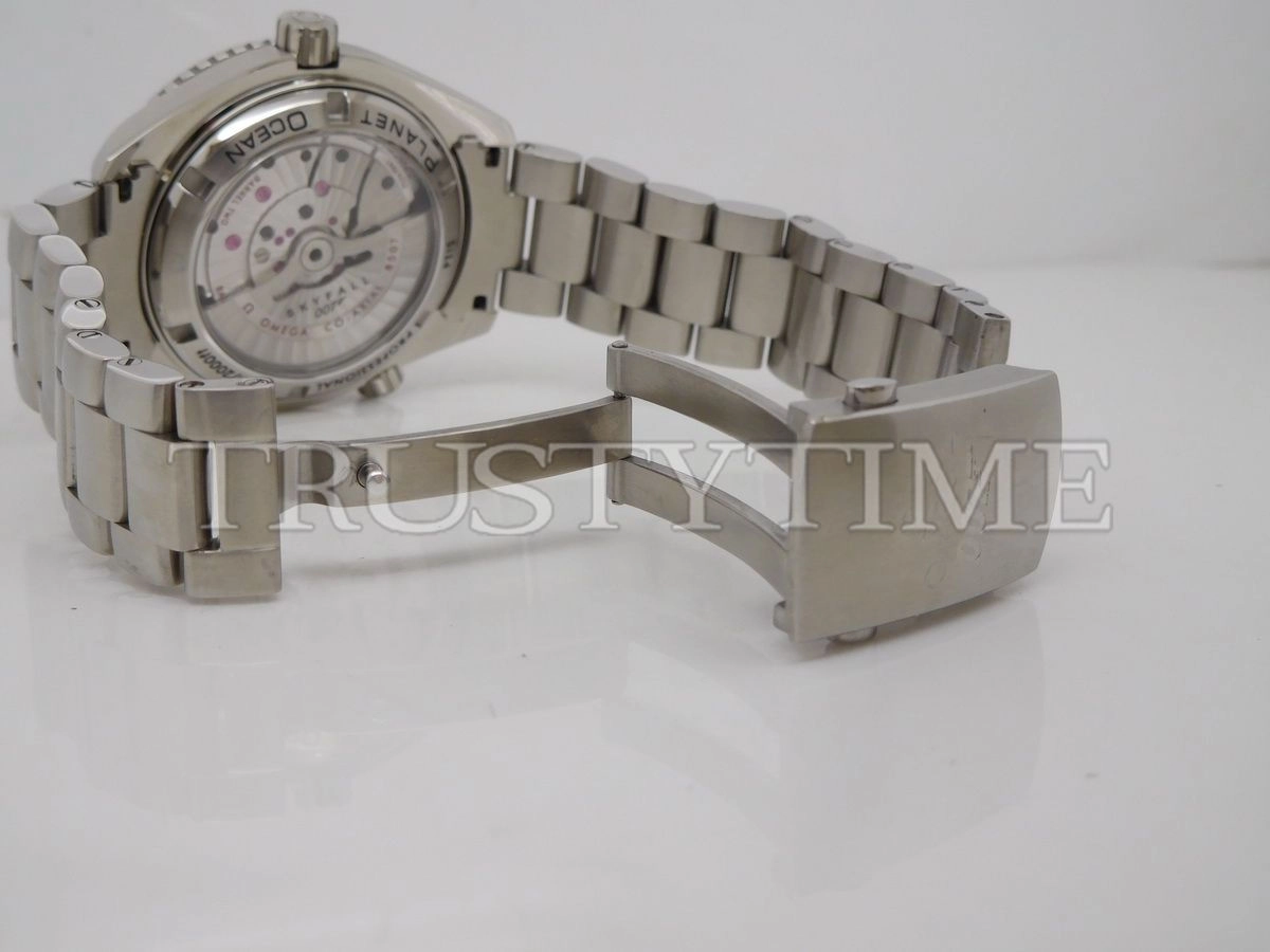 Копия часов Omega Seamaster Planet Ocean 600m Omega Co‑Axial Skyfall 007 42 mm 232.30.42.21.01.004