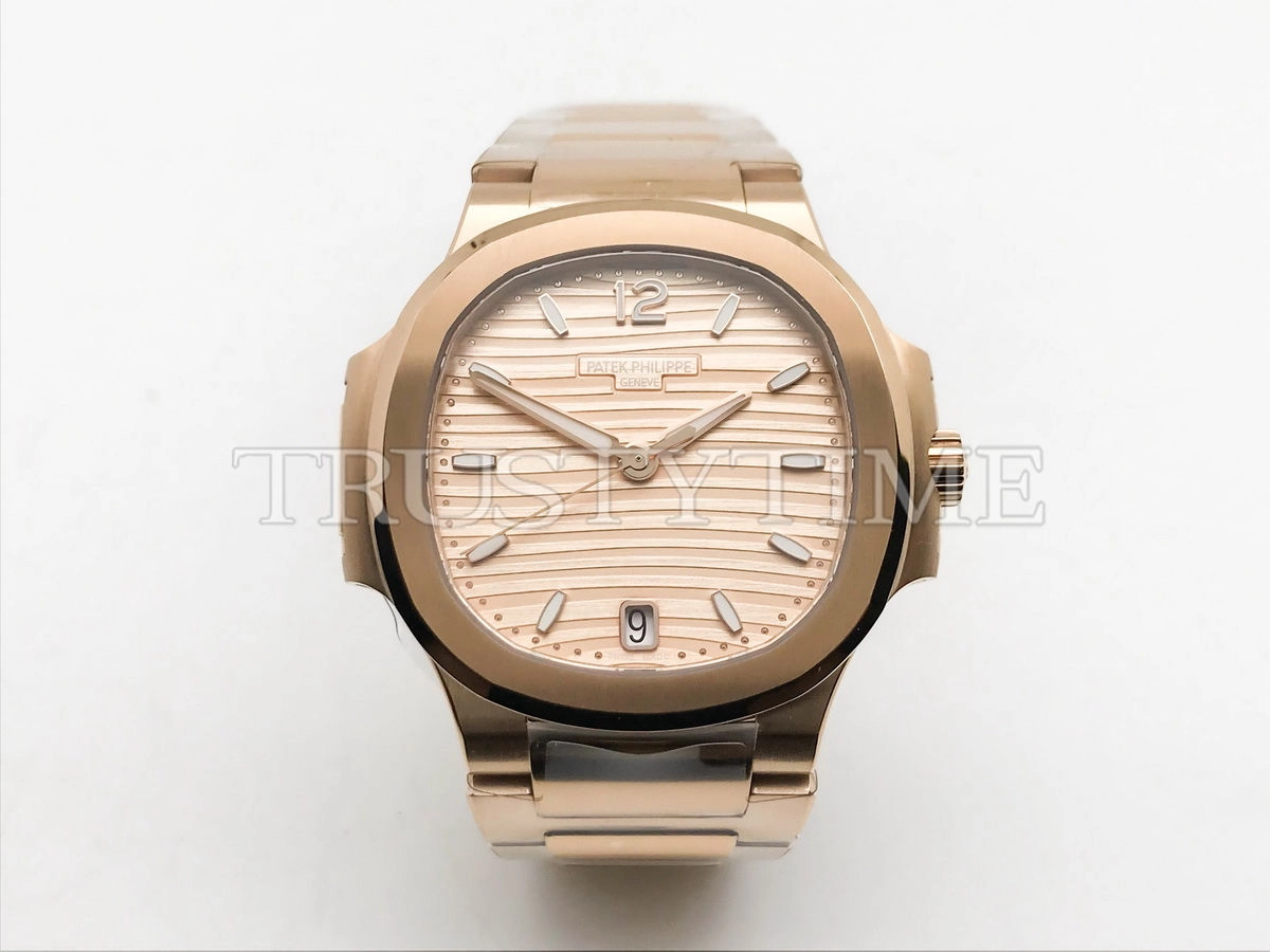 Копия часов Patek Philippe Nautilus Ladies 35mm 7118/1R-010