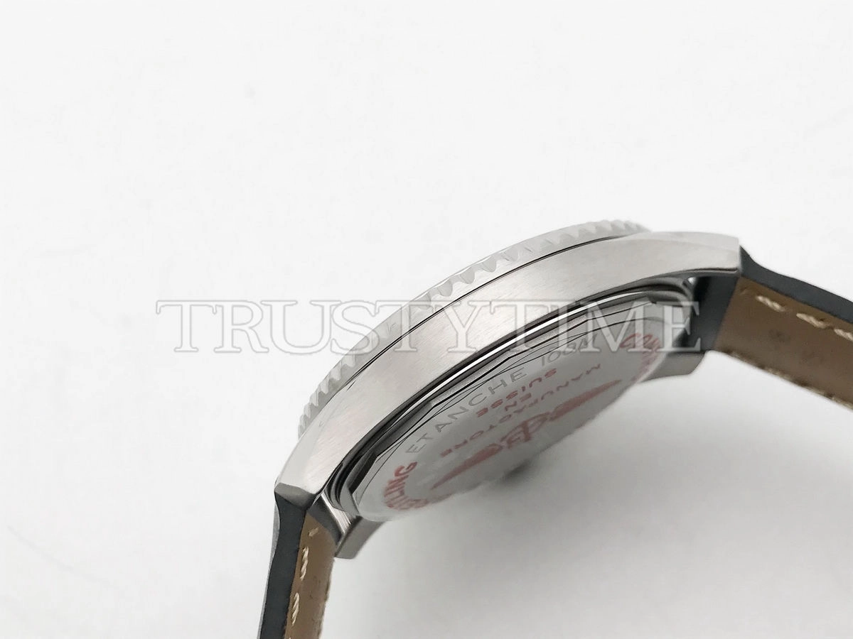 Копия часов Breitling Aviator 8 Automatic 41 A17315101B1X1