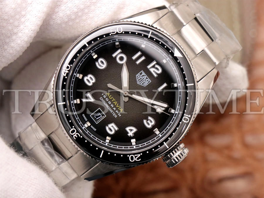 Копия часов Tag Heuer Autavia Isograph Calibre 5 42mm WBE5114.EB0173