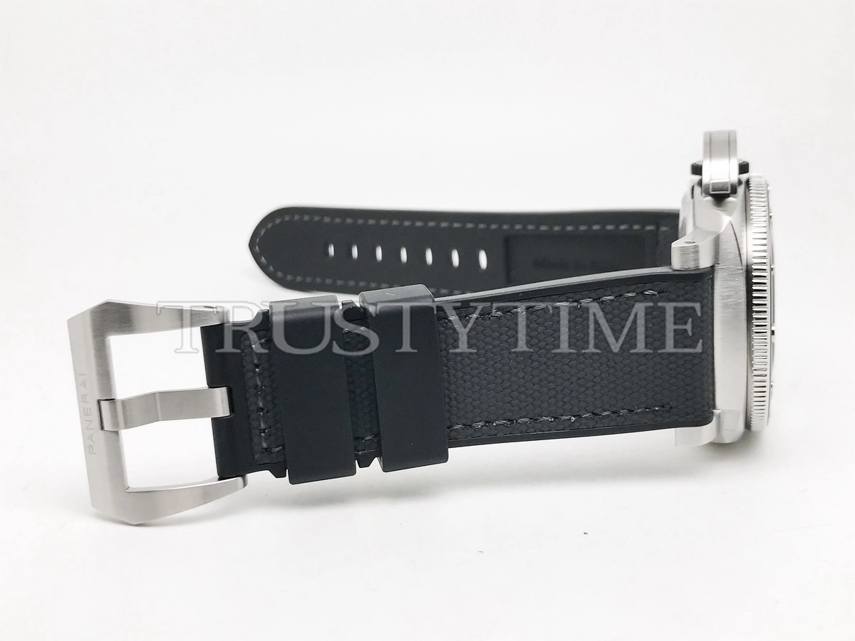 Копия часов Panerai Submersible QuarantaQuattro Luna Rossa 44mm PAM01681