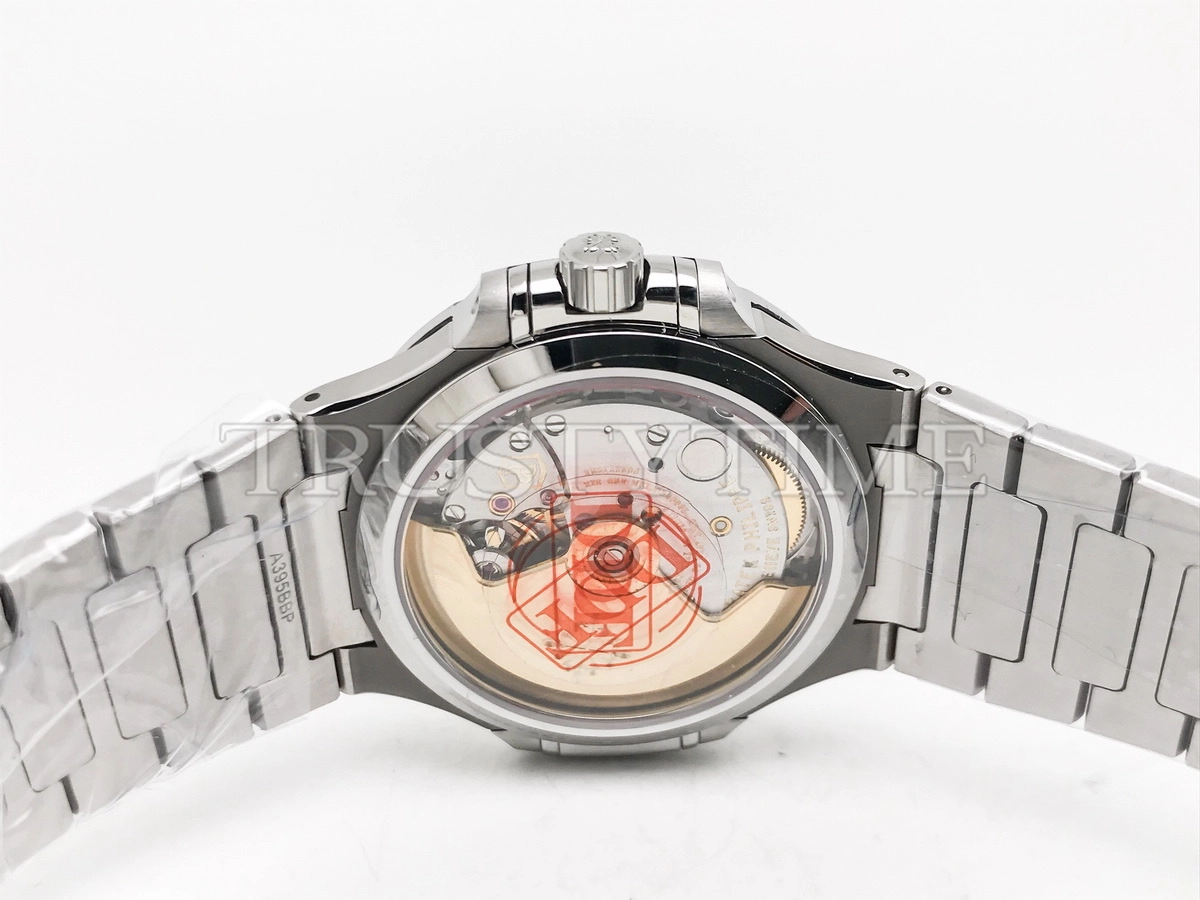 Копия часов Patek Philippe Nautilus Ladies 35mm 7118/1A-011