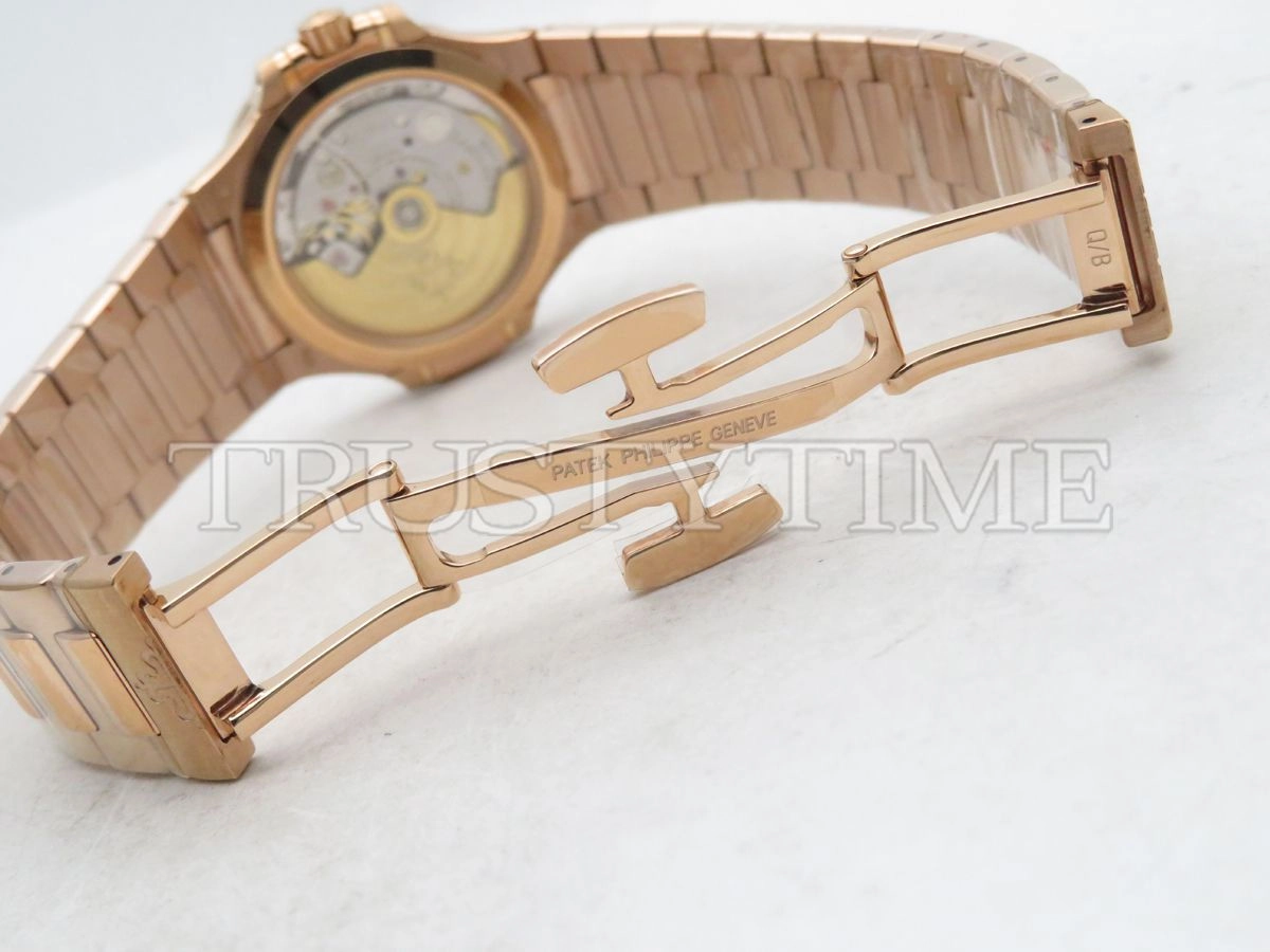 Копия часов Patek Philippe Nautilus Ladies 35mm 7118/1200R-001