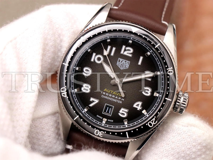 Копия часов Tag Heuer Autavia Isograph Calibre 5 42mm WBE5114.FC8266