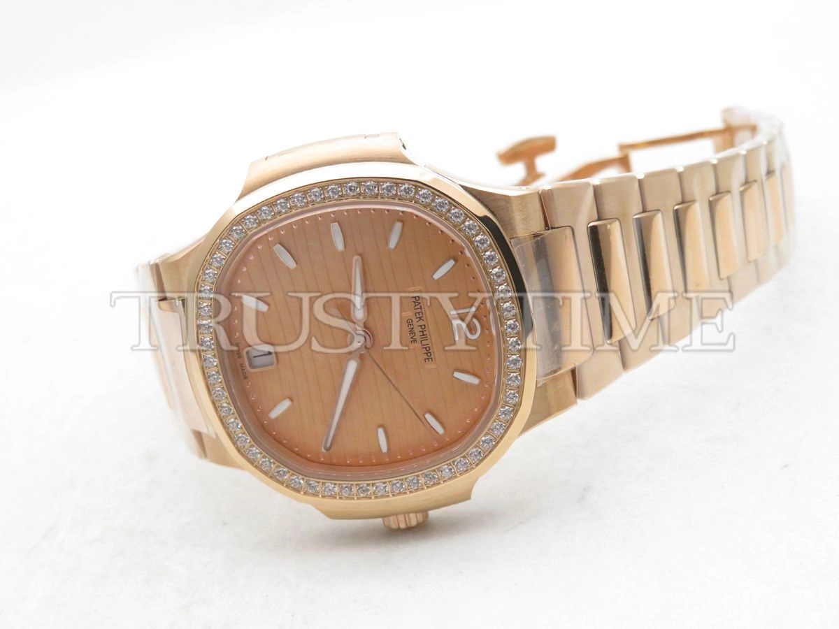Копия часов Patek Philippe Nautilus Ladies 35mm 7118/1200R-010