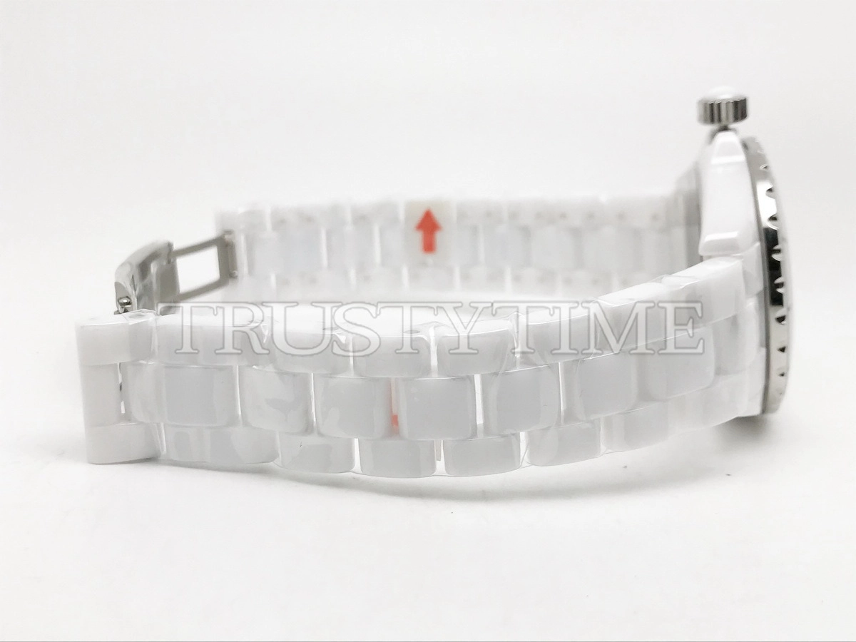 Копия часов Chanel J-12 White Mother-Of-Pearl And Diamond Dial 38 H2423