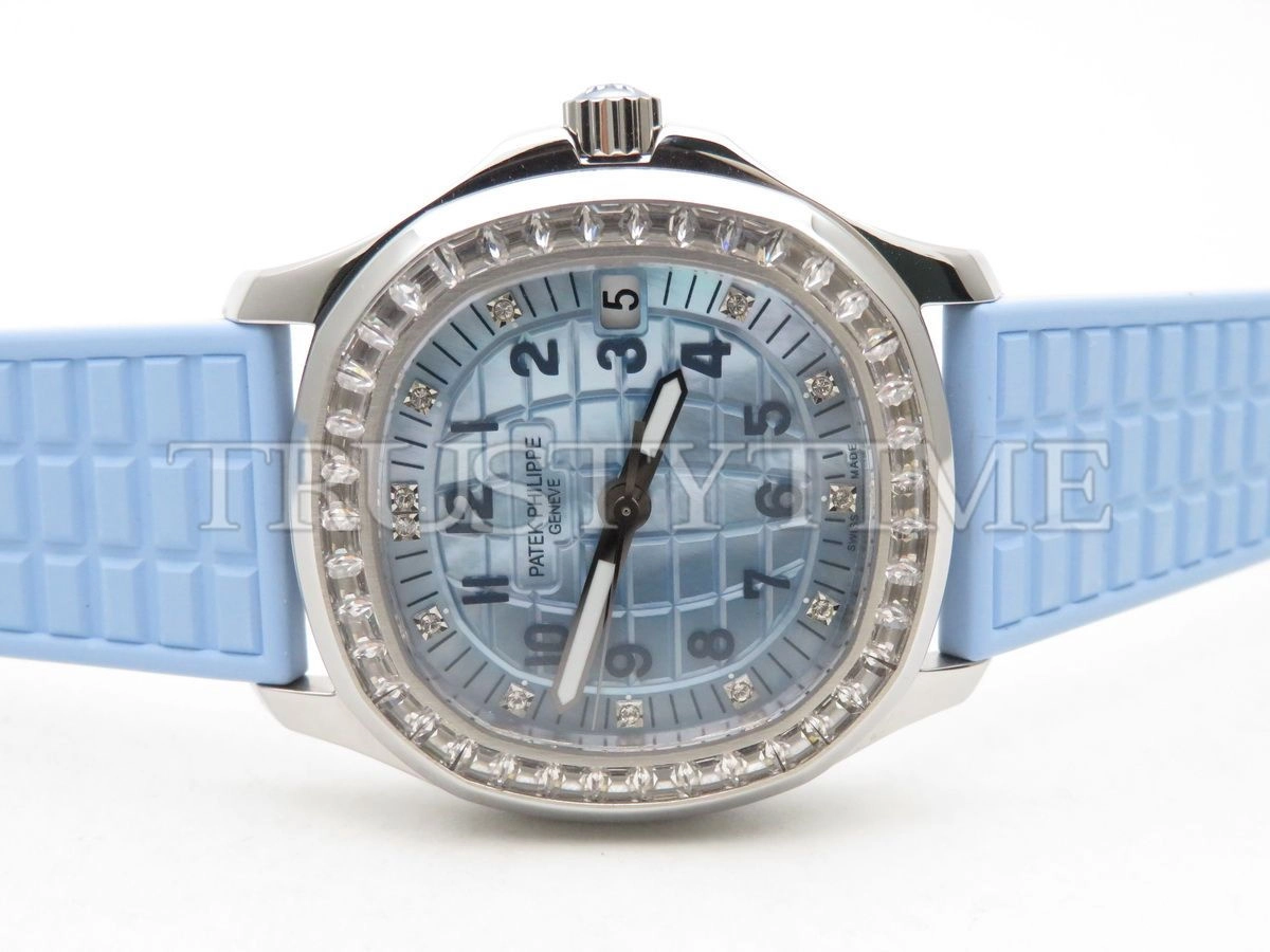 Копия часов Patek Philippe Aquanaut Automatic Ladies 35mm 5072G-001