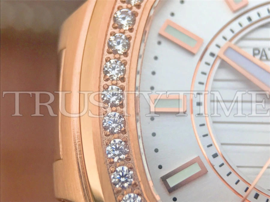 Копия часов Patek Philippe Nautilus Ladies 32mm 7010/1R-001