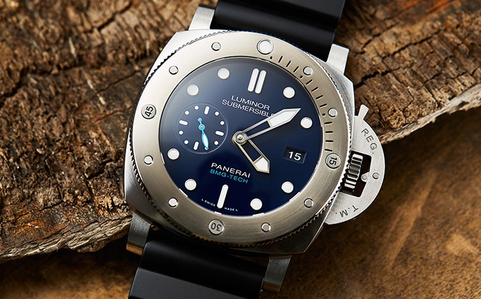 Реплика Panerai Luminor Submersible PAM 692 Титановые часы с супер клоном P. 9010