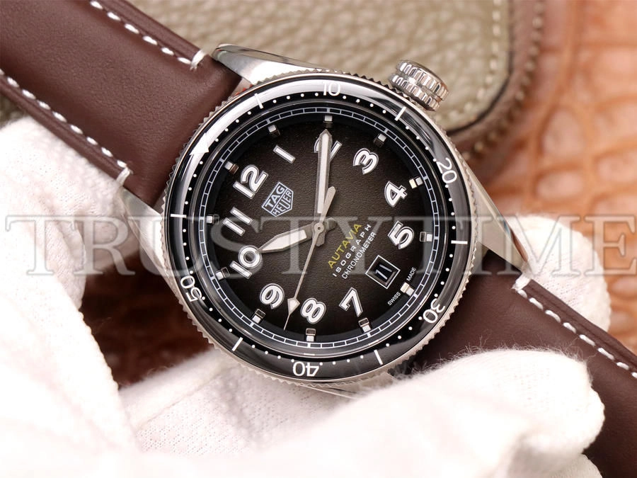 Копия часов Tag Heuer Autavia Isograph Calibre 5 42mm WBE5114.FC8266