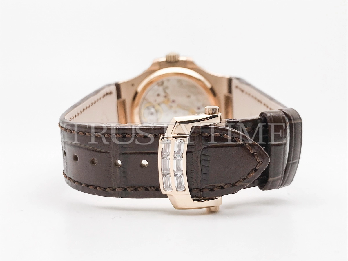 Копия часов Patek Philippe Nautilus Power Reserve Moonphase 40mm 5724R-001