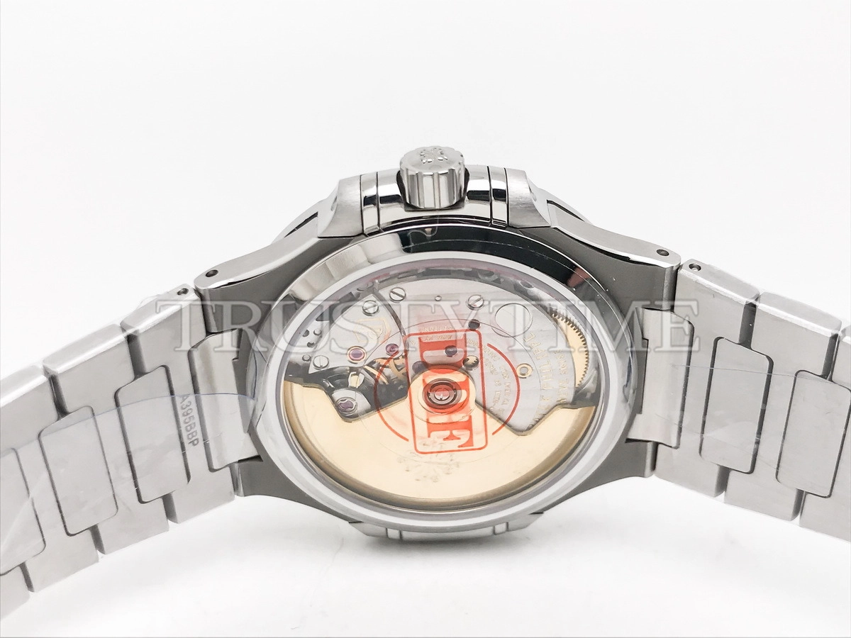 Копия часов Patek Philippe Nautilus Ladies 35mm 7118/1A-010 Арт.PP-0727