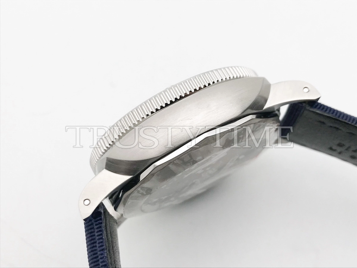 Копия часов Panerai Submersible QuarantaQuattro eSteel™ Blu Profondo 44mm PAM01289
