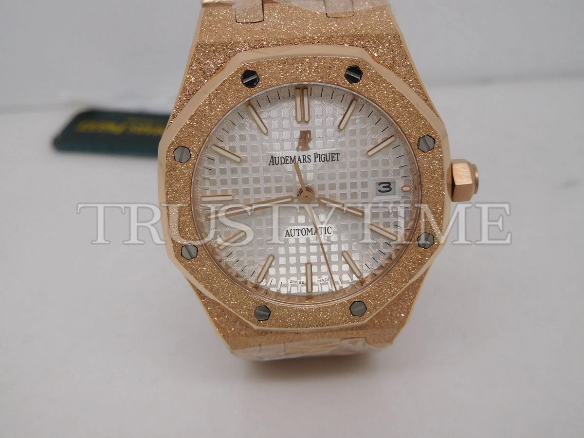 Копия часов Audemars Piguet Royal Oak Frosted 37mm 15454OR.GG.1259OR.01
