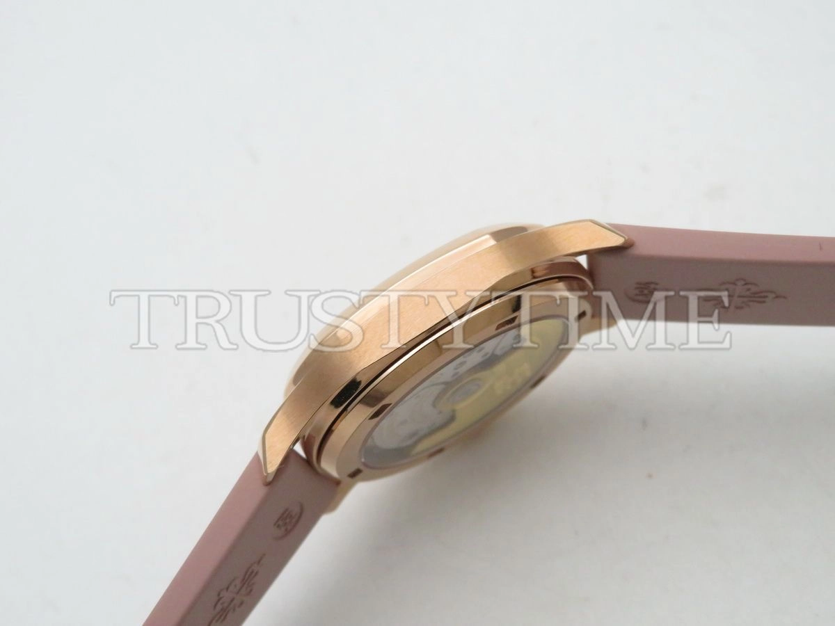 Копия часов Patek Philippe Aquanaut Automatic Ladies 35mm 5072R-001