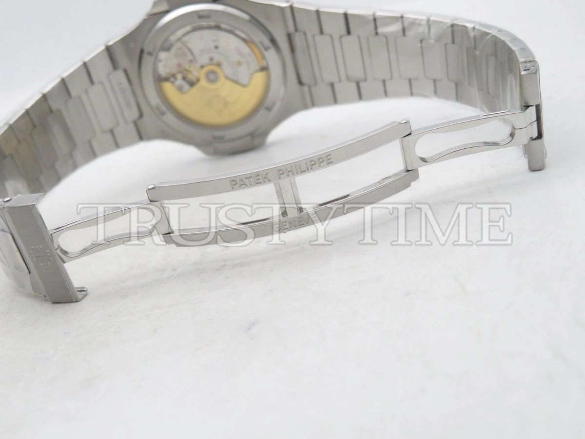 Копия часов Patek Philippe Nautilus 40mm 5713/1G-001