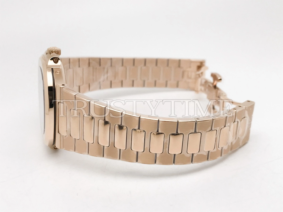 Копия часов Patek Philippe Nautilus Power Reserve Moonphase 40mm 5712/1R-001