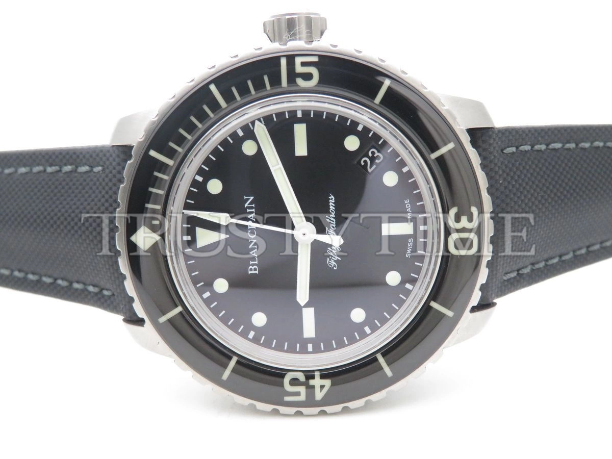 Копия часов Blancpain Fifty Fathoms Nageurs De Combat Automatique 5015E 1130 B52A