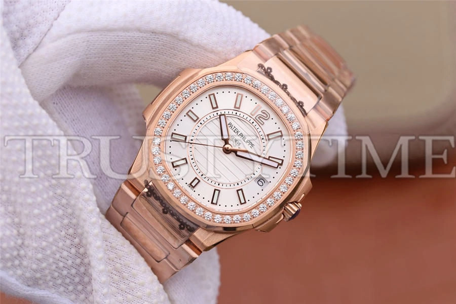Копия часов Patek Philippe Nautilus Ladies 32mm 7010/1R-001